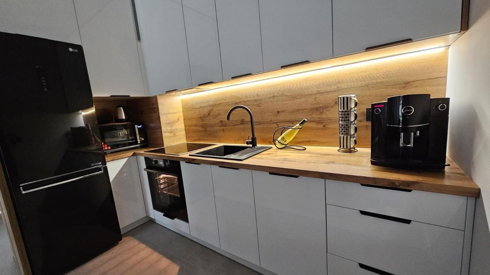 Gold Apartment *